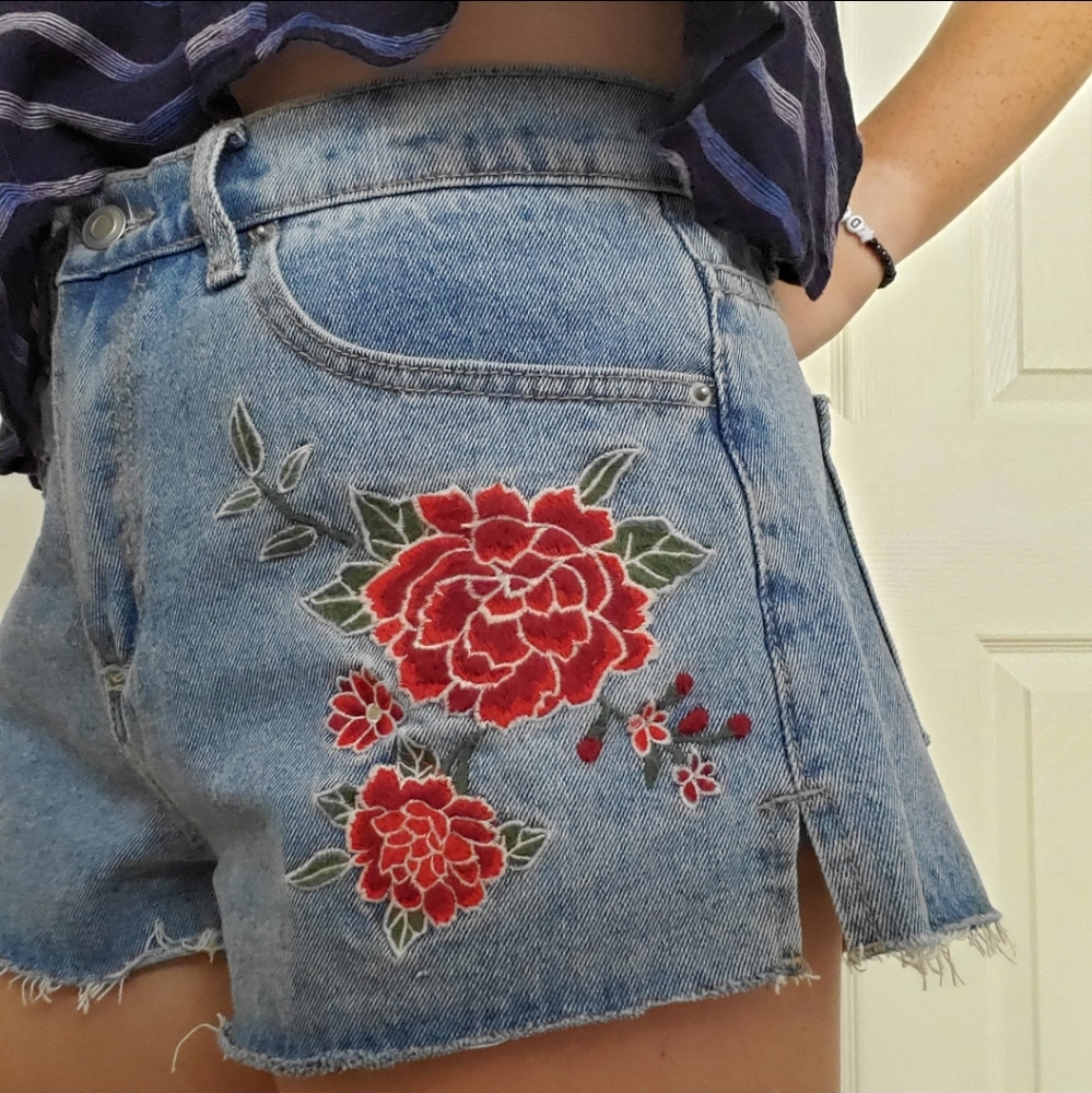 embroidered jean shorts s30"
